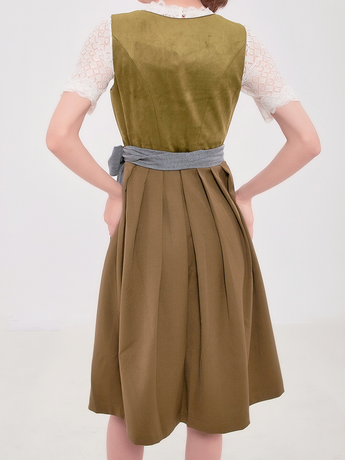 Modernes Dirndl in blau-schwarz