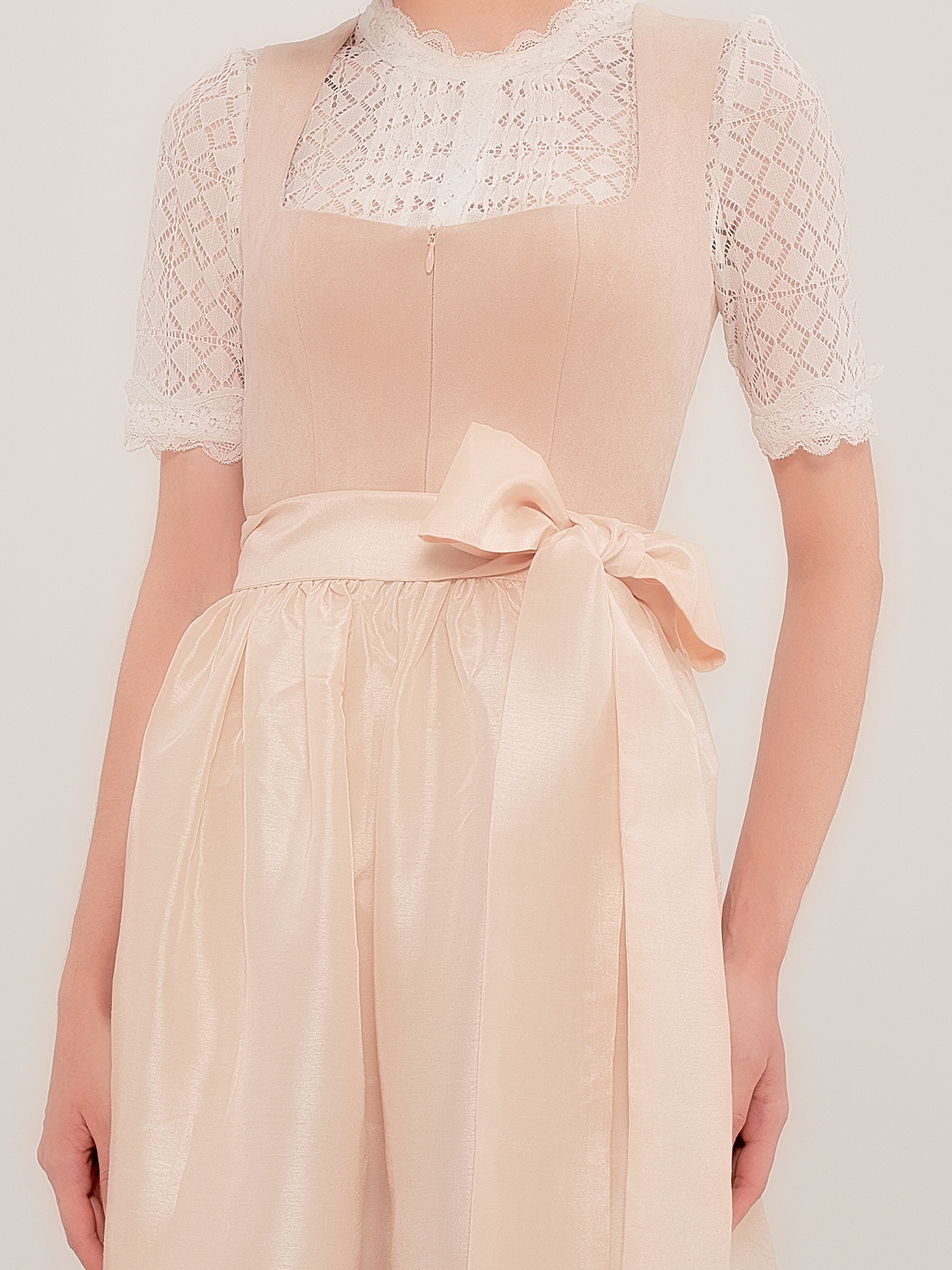 Dirndlbluse hochgeschlossen kurzarm in Beige