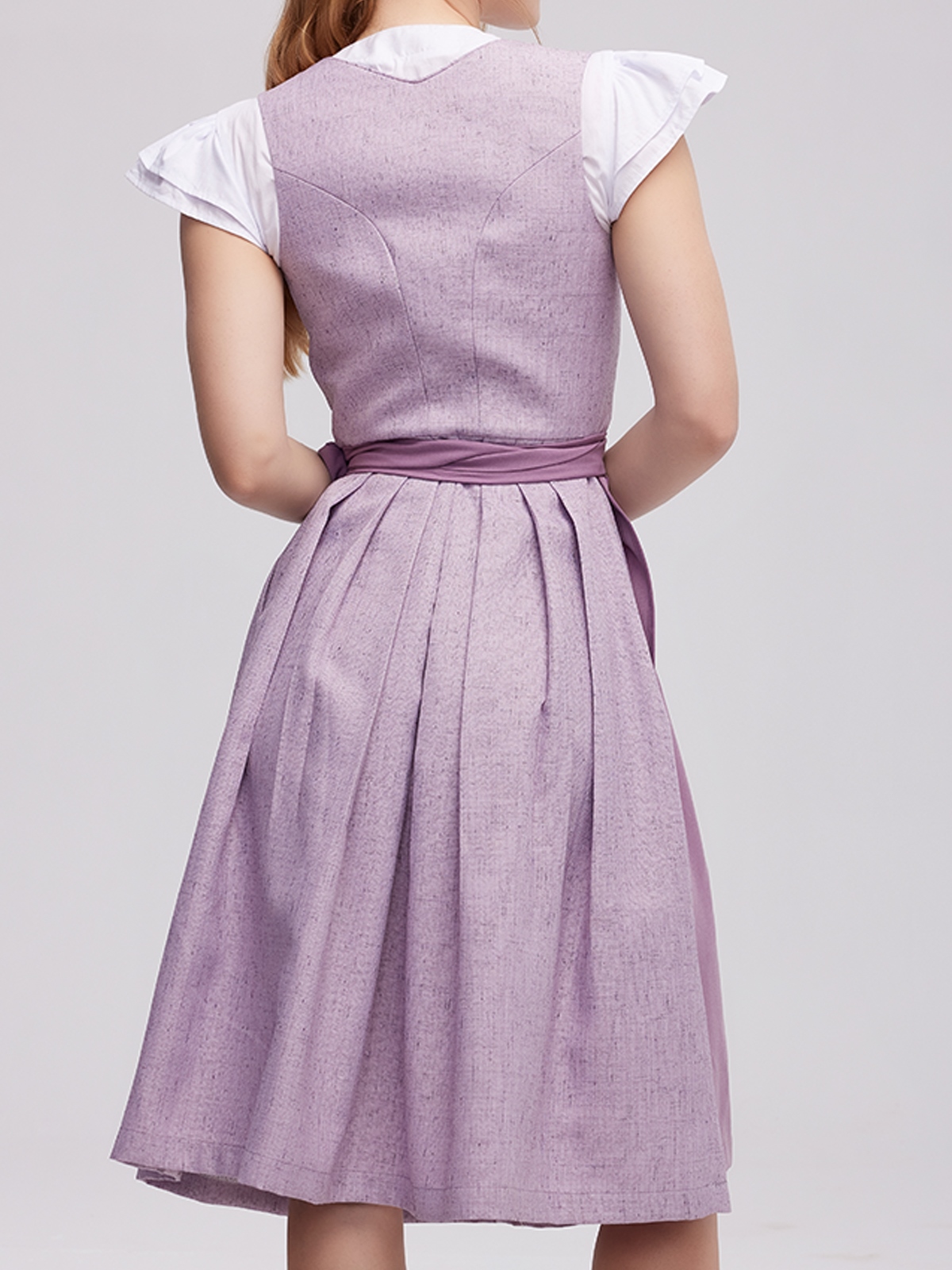 Dirndl Waldgrün in natürlicher Umgebung