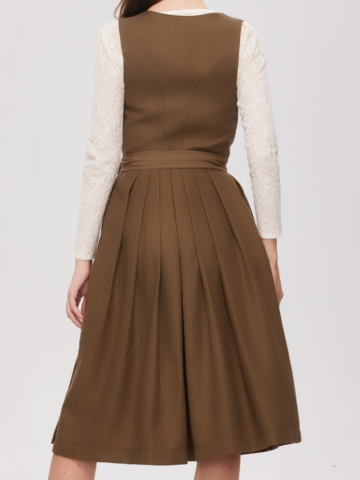 Dirndlbluse in Altrosa mit grünem Dirndl