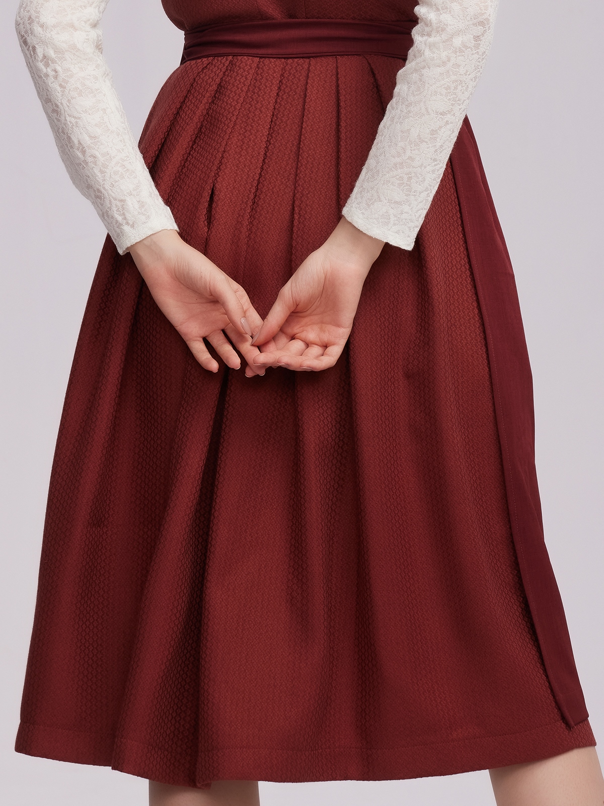 Dirndl in Rot mit Samt-Optik