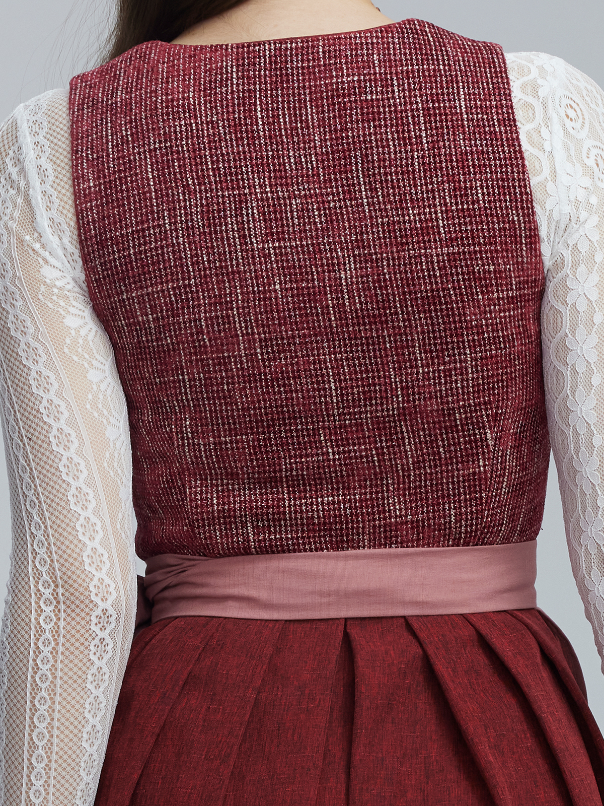 Blaues Dirndl mit floralem Muster