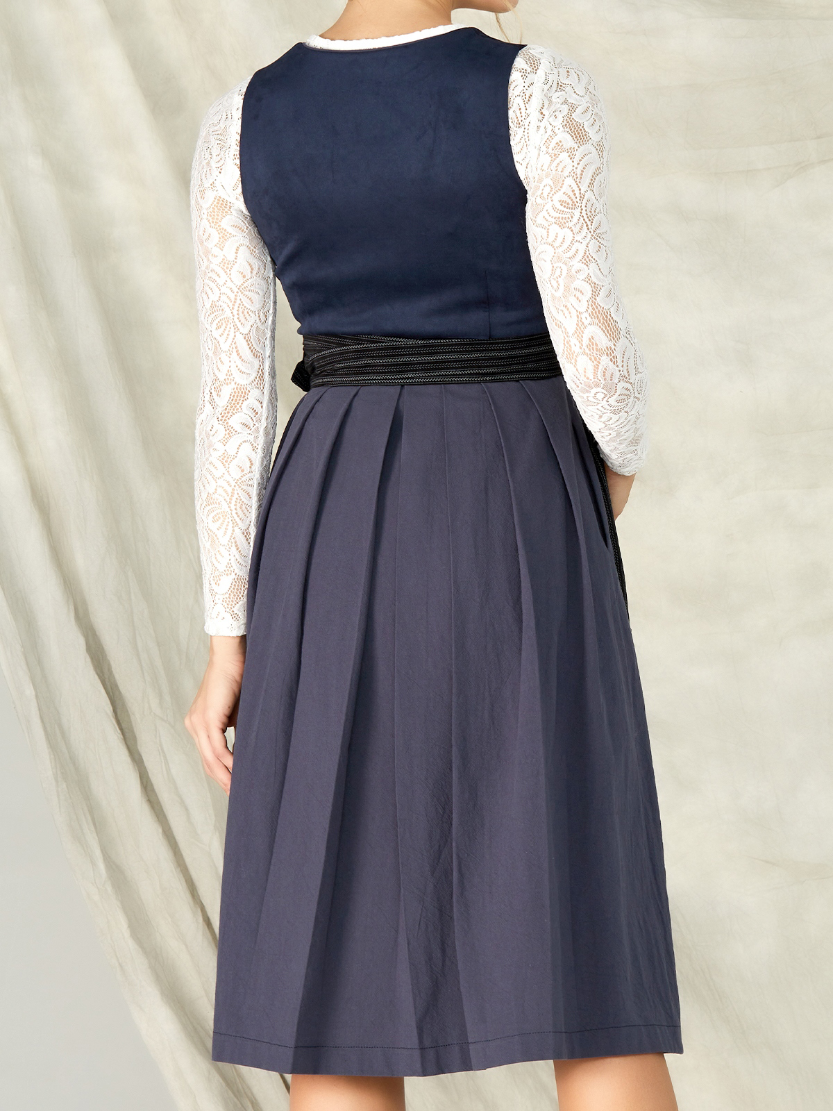 Stylische grau Lederhose in modernem Outfit