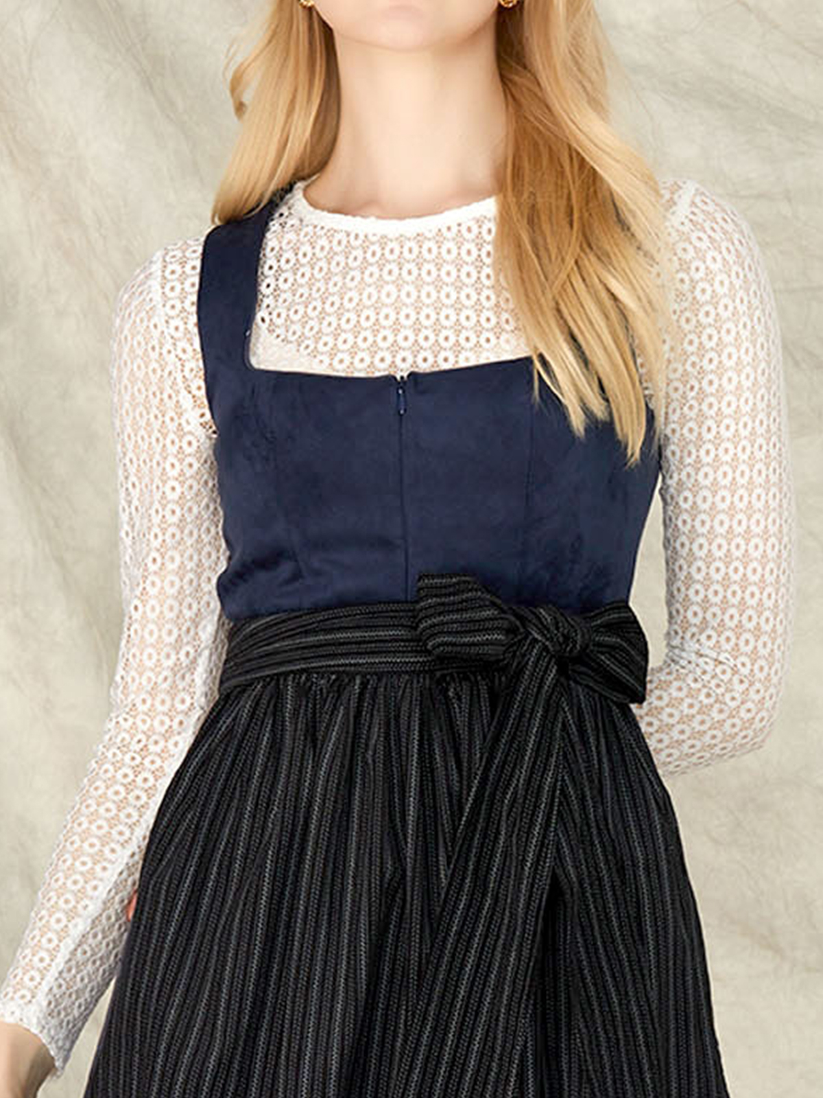 Dirndl mit Reißverschluss vorne in Blau