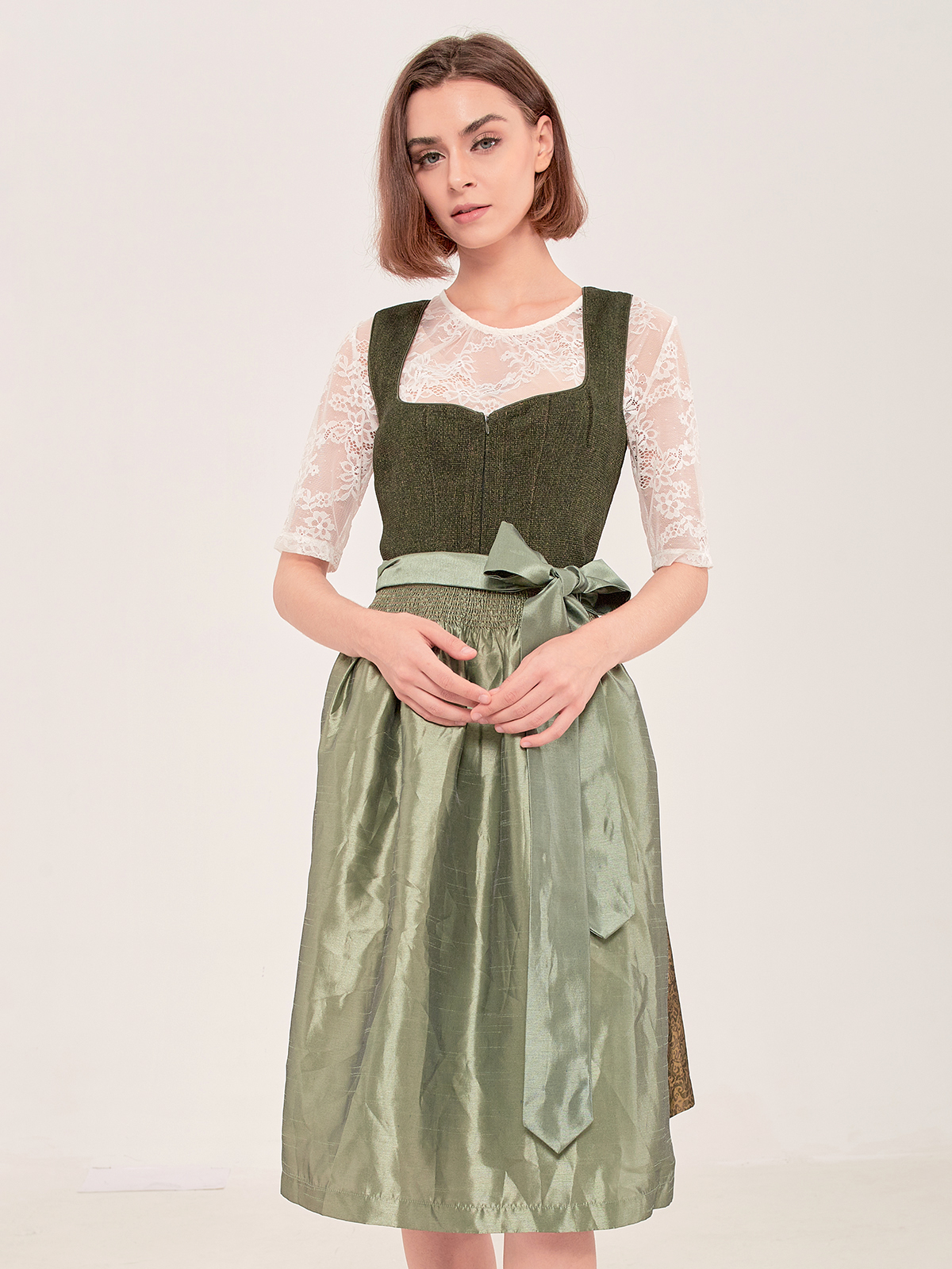 Samtdirndl Blau in eleganter Ausführung