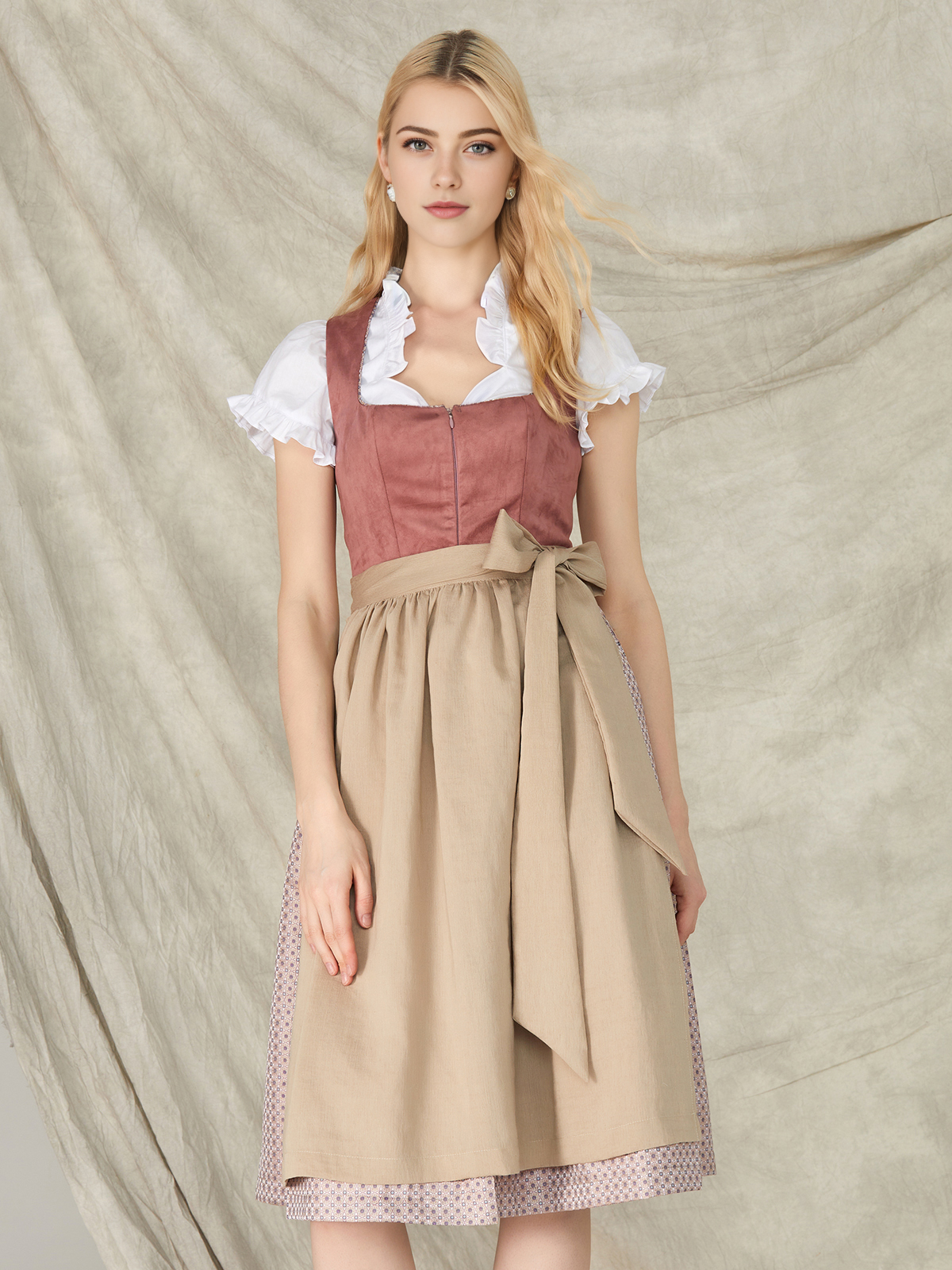 Dirndl Neu in Rosa mit modernem Schnitt