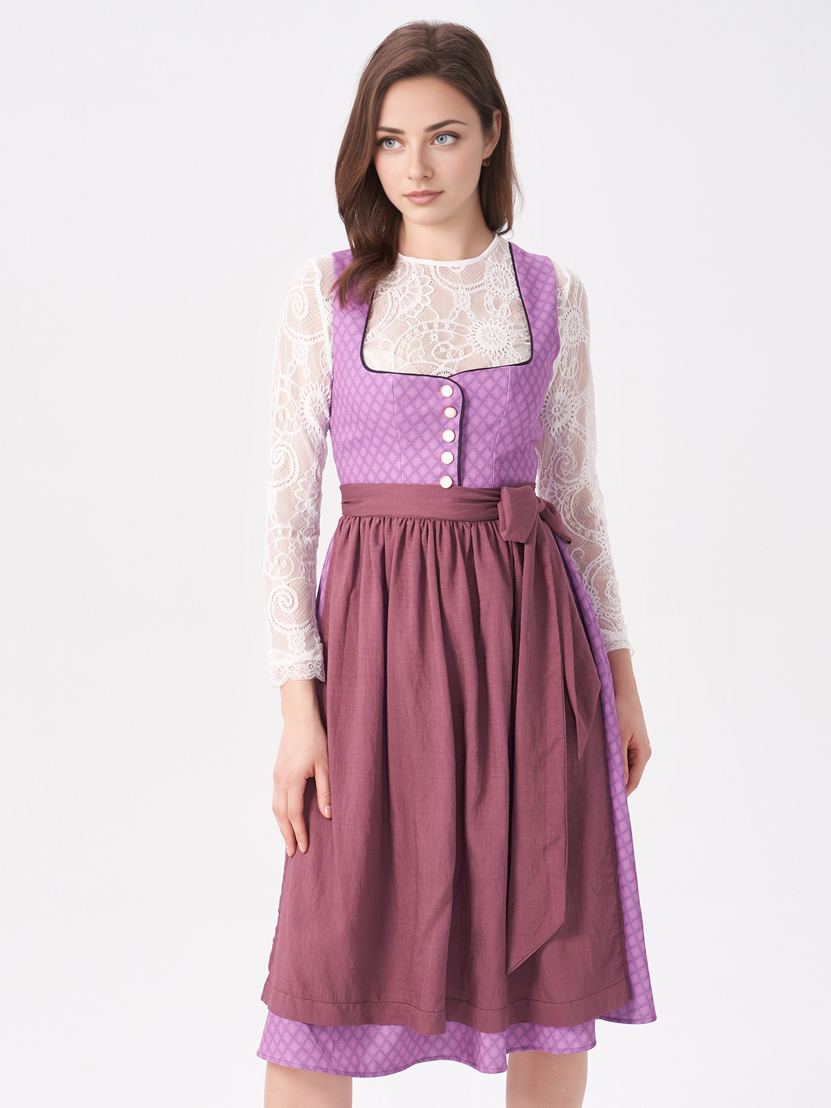 Ein modernes lila Dirndl mit floralen Details