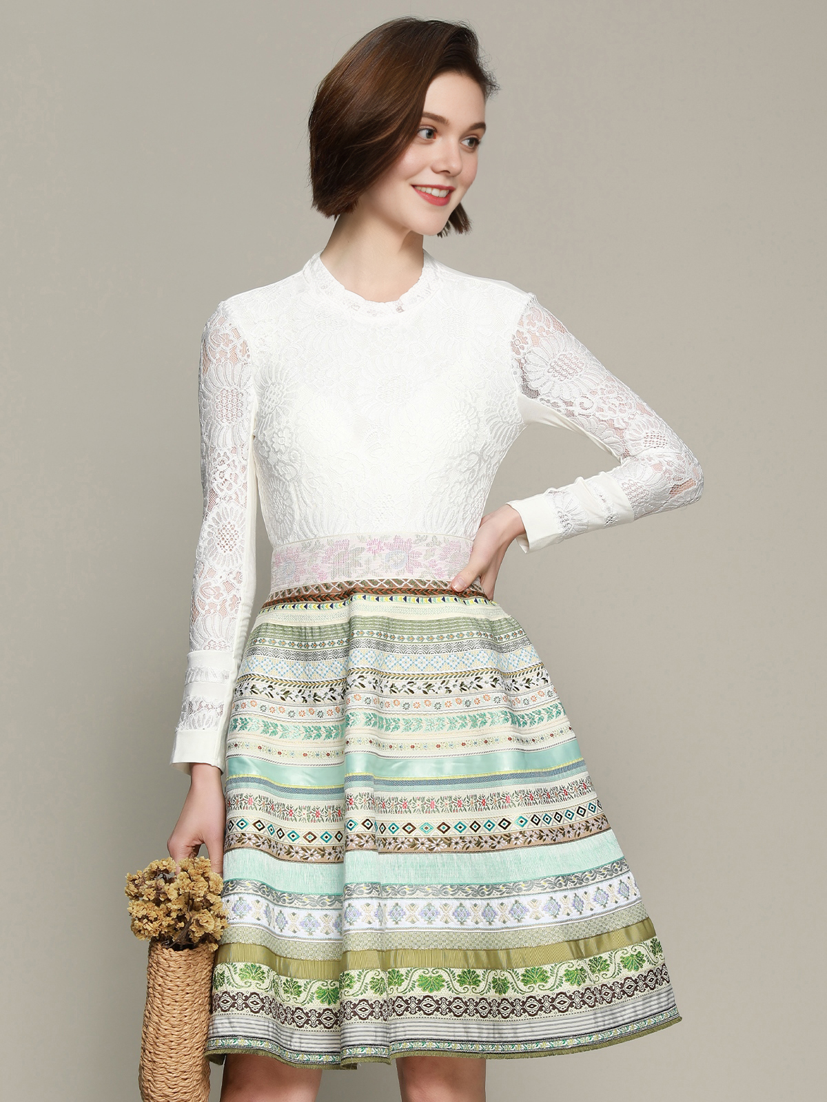 Modernes Dirndl in Grün und Braun