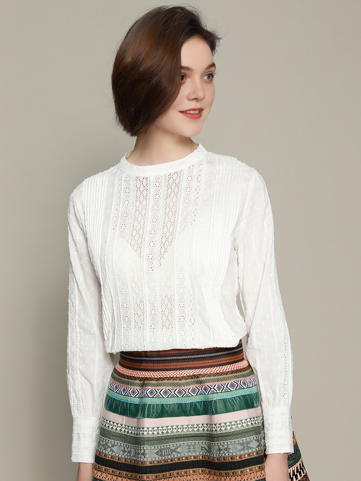 Modernes Dirndl in Beige