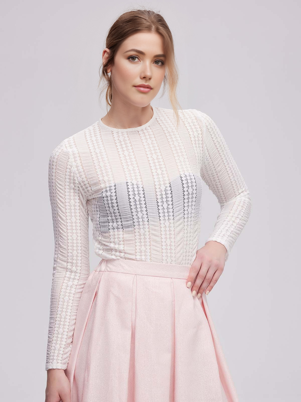 Ein modernes Dirndl Rosa mit floralen Details