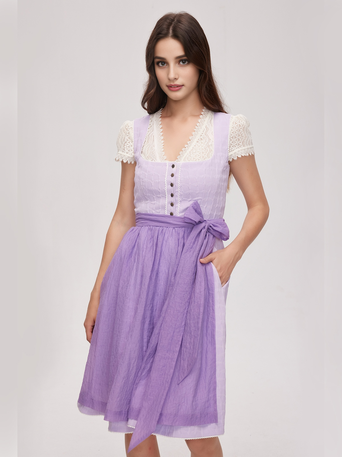 Lila Ehreer Dirndl – Eleganz mit Charme