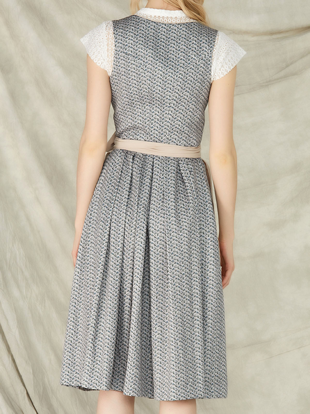 Modernes Dirndl in Blau