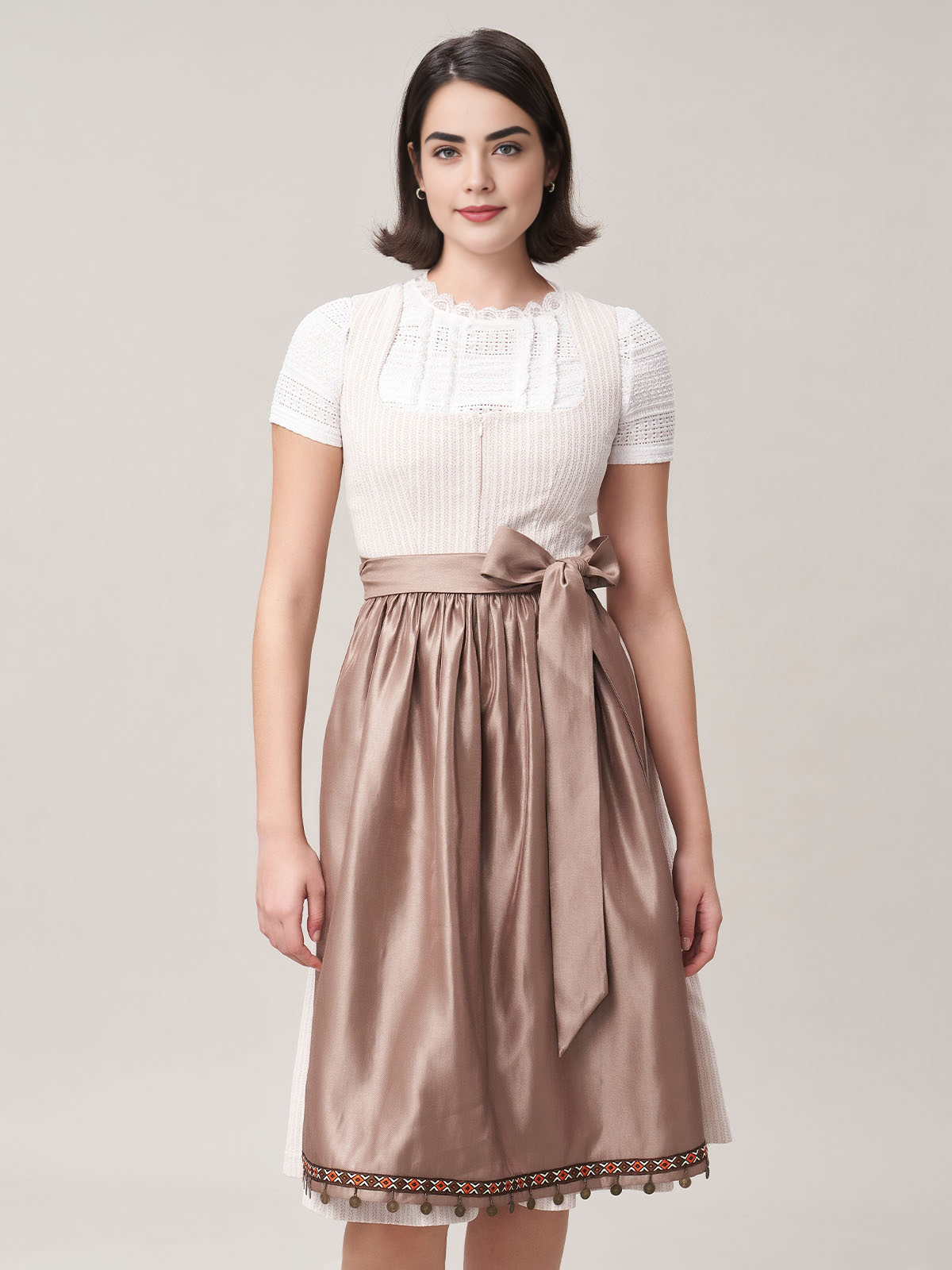 Traditionelles Dirndl mit modernem V-Ausschnitt