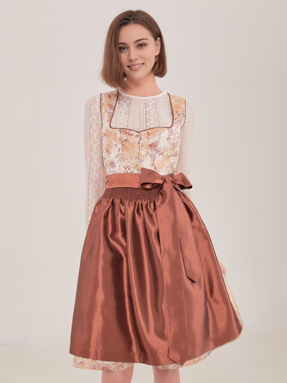 Dirndl in dunkelgrünem Samt