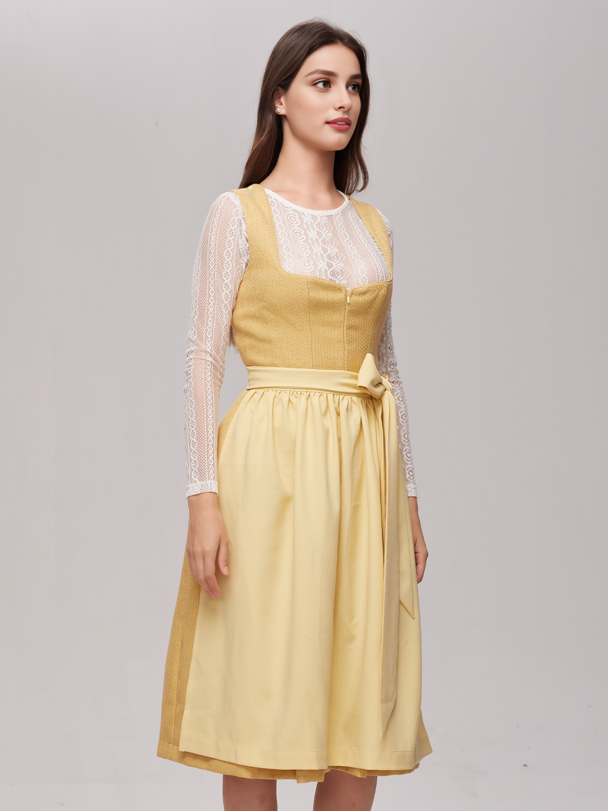 Beige Leinen Dirndl mit modernem Schnitt